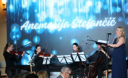 ONA ali ON 44 FOTO LJUBO VUKELIČ